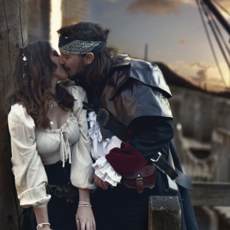 margot-villa-portrait-pirate-couple-8