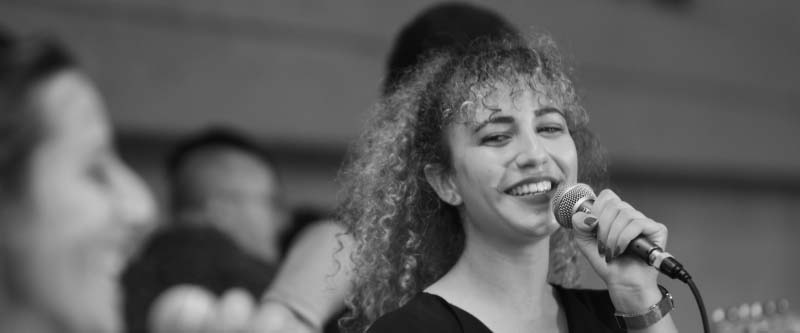 margot-villa-femme-portrait-concert-bande
